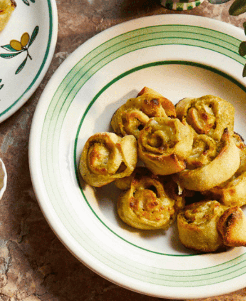 Pesto & Cheese Dough Bites